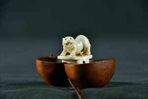 【古美術】蜜柑から虎 古玩 牙 仕掛け 根付 Netsuke 精密 彫刻 超絶技巧 彫塑 提げもの 提物 形彫 縁起物 隠し 洒落