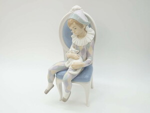 R-073768　スペイン　リヤドロ　LLADRO　若い道化師　可愛らしいフィギュリン(ピエロ、猫、ねこ、ネコ、男の子、陶器人形、置物、オブジェ)