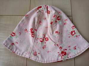 ＵＳＥＤ　赤ちゃん帽子46cm ハンドメイド　花柄　上品　ハンドメイドで温かみのあるベビー帽子　