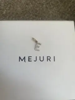 Mejuri イニシャル ペンダント チャーム