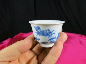 B　蟹文様染付杯　清時代 磁器　焼き物　中国　煎茶碗