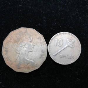 【外国硬貨】フィジードルコイン2枚 管理38F