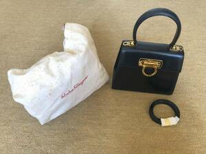 ★美品 FERRAGAMO サルヴァトーレ フェラガモ Salvatore Ferragamo ガンチーニ トップ ハンドルバッグ BX-212193 ネイビー 2WAY レディース