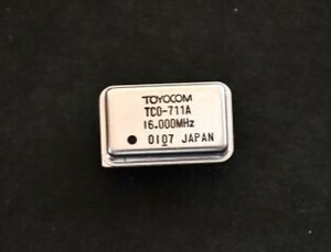 トヨコム（TOYOCOM）の未使用品の水晶発振器「16MHz（型名 TOC-711A）」1個⑧