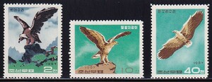 18 北朝鮮【未使用】＜「1967 SC#816-18 猛禽類の鳥」 3種完 ＞
