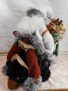 クリスマスグッズ　　クマに乗ったサンタクロース　ぬいぐるみ　置物　ｘ’masディスプレイ　　中古品