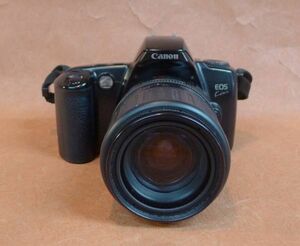 j157 Canon EOS KISS フィルム 一眼レフ カメラ レンズ 35-135mm 1:4-5.6 サイズ：約 幅13.5×高さ10×奥行15ｃｍ /60