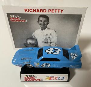 1/64 プリムス スーパーバード ナスカー リチャード ペティ レーシングチャンピオン Plymonth Super Bird No.43 1970 Richard Petty NASCAR