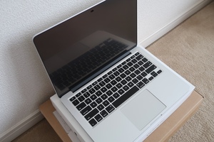 ■Apple MacBook Pro (Retina, 13-inch, Early 2015)16BG/256GB SSD/USキーボード 比較的美品