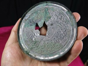 A　前漢時代　古鏡　金工　中国　遺跡発掘品　副葬品　明器　浮彫　埋蔵　青銅器　