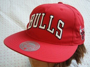 ミッチェル&ネス　Mitchell&Ness　NBA CHICAGO BULLS　NYLON 7 DEADSTOCK　シカゴブルズブリムフラットキャップ・帽子　赤色　サイズ FREE