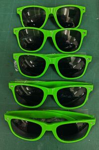 送料無料■未使用■サングラス　グリーン　緑　スモークレンズ　5本　紫外線 UV99%カット UV400 ウエリントン スポーツ