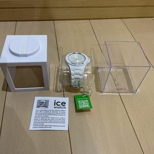 送料無料　未使用　ice watch アイスウォッチ　 ICE generation ホワイト　ミディアム　サイズ