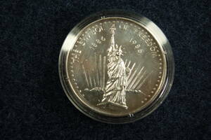 アメリカ　１ドル　1986　自由の女神　1トロイオンス　銀貨　レア