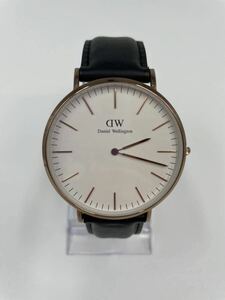 ★腕時計 ダニエルウェリントン Daniel Wellington 白文字盤 黒レザーベルトユニセックス 稼働