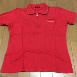 赤のジップアップ ポロシャツ