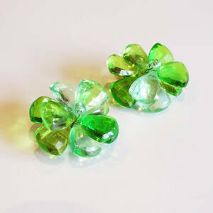 ★60s Vintage acrylic clear green flower earrings