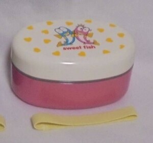 日本製　お弁当箱　2段　ベルト付き　ピンク　未使用　保管品