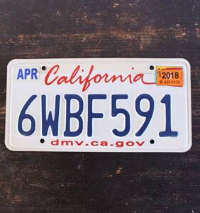 【クリックポスト 送料無料】* カリフォルニア ナンバープレート 2018年 ライセンスプレート カープレート CALIFORNIA 「6WBF591」 70