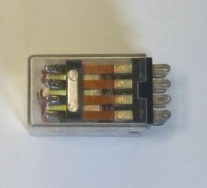小型リレー　AC 100V 4回路　2回路
