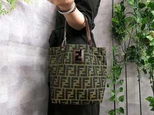 ●超美品●FENDI フェンディ●ズッカ●FFロゴ●ナイロンキャンバス カーフ レザー 本革●ハンド バッグ●黒 茶●SV金具●腕掛け●Js45938