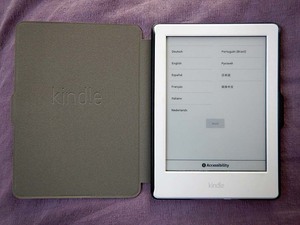 Amazon Kindle 第８世代　WIFI 4GB 広告つき　ケースつき