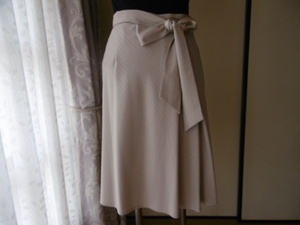 クリ済　ブリジット　上品フレアースカート　友布リボン　ベージュ　9号　数回使用　東京スタイル
