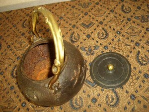鉄製茶壺・鉄瓶（１３１）