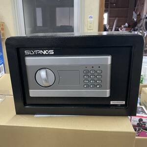 壁つけ可能！ SLYPNOS 小型金庫 電動 佐川100