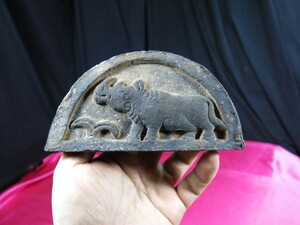 B　半瓦当　犀 中国　遺跡発掘品　戦国時代　紀元前　素焼き