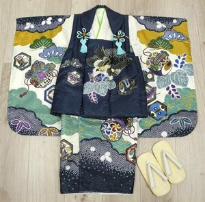 七五三　新作　高級3歳男の子着物（被布コート）セット◆刺繍入り 濃紺色系/古典柄 鼓◆ｄ8392