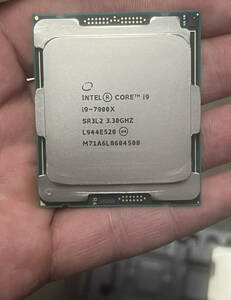未使用品　cpu Intel i9-7300x SR3L2 10C 3.3GHz 13.75MB 140W LGA2066