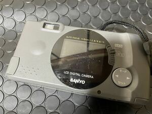 レトロ SANYO サンヨー デジタルカメラ [DSC-V1] 乾電池式 通電未確認 保証なし 現状 売り切り