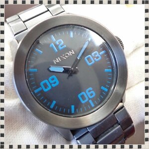 ニクソン IN THE HOTZONE 黒文字盤 ガンメタ ブルーインデックス クォーツ 42mm メンズ 腕時計 稼動品 NIXON