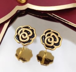 K18YG イエローゴールド 18K ピアス スタッドピアス イタリアンジュエリー ローズ 薔薇 中空 ワンポイント シンプル 小ぶり