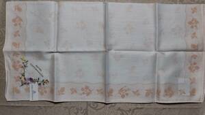 ５ ロイヤルコペンハーゲン 刺繍ハンカチ　ピンク系（49㎝×49㎝ 生地日本 縫製中国 綿100％刺繍レーヨン・ポリエステル 川辺製）