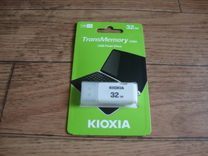 ★ 新品・送料無料 KIOXIA USBメモリ 32GB USB2.0 TransMemory U202 Windows/Mac対応 ★