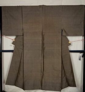 絹100％　本場奄美大島亀甲絣　男のきもの　着物、　　誂え仕立　　 中古品