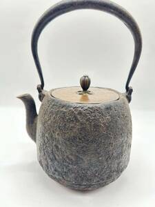 龍文堂 安之介造 岩肌 花形銅摘蓋 茶道具 茶器骨董。時代物。 容量約1200ml 