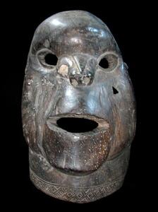 インドネシア・西ティモールの王族の祭儀用大型木彫仮面