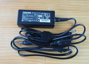 東芝　ノートパソコン用　ACアダプター　Ｄynabook300で使用　PA3743U-1ACA 19V-1.58A