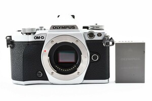 OLYMPUS デジタルミラーレス一眼カメラ OM-D E-M5Ⅱ MarkⅡ ボディ シルバー バッテリー付属 オリンパス　ショット数7529回