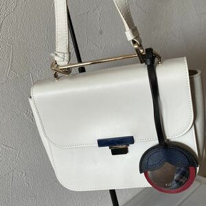 FURLA フルラ　ショルダーバッグ　小さめ　ホワイト