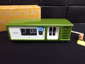 t5509　未使用保管品　動作品　昭和レトロ　SEIKO　パタパタ時計　デジタルアラームクロック　DP647 M　目覚まし時計　オリーブ　セイコー