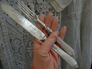 Grace アンティーク イギリス 1857年 純銀製 ( スターリング・ シルバー 925/1000) と マザーオブパール の ケーキナイフ＆フォークセット