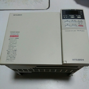 FR-A044-1.5KP　三菱電機　汎用インバータ　380V-460V 1.5KW 未使用保管品