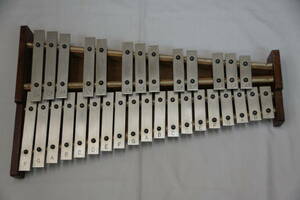 一流楽器メーカー　テルビアキング・Telubia King社製　グロッケン　鉄琴　半音付き３２鍵盤楽器　