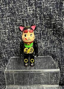 メディコムトイ　ベアブリック　BE@RBRICK 招き猫 ペコちゃん 黒メッキ　100% 不二家　フィギュア