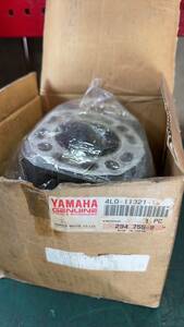 RZ350 ４L０ 純正部品 シリンダー右：4L0-11321-01 廃番品 当時モノ 傷有り 予備ストックしてました