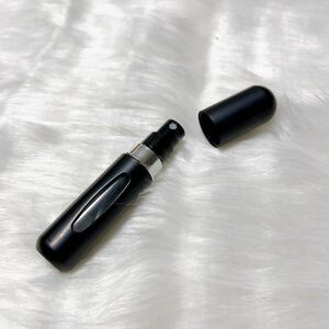アトマイザー　ブラック　香水　詰め替え　スプレー　5ml　おしゃれ　ミニ　コンパクト　持ち運び　携帯用　クイックアトマイザー　容器